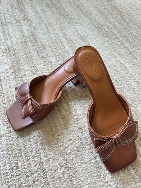 J. McLaughlin Cognac Bow-Trim Square-Toe Slide Heels